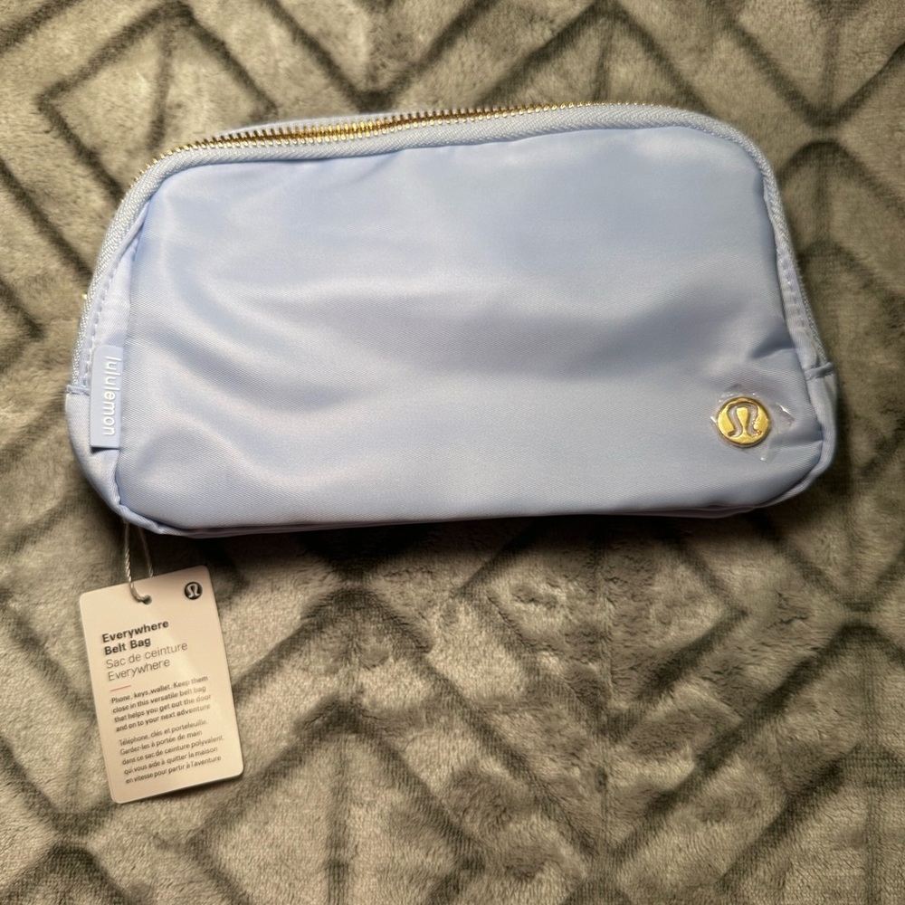 lululemon athletica Everywhere 1L Belt Bag - Light Sky Blue with Gold Accent